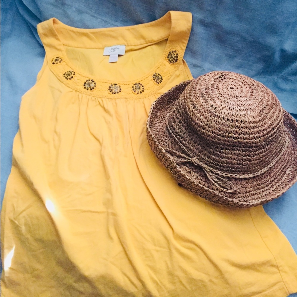 Sleeveless Top paired with Summer/Beach hat
